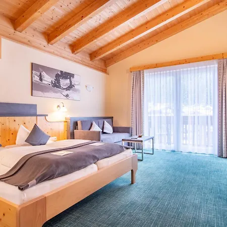Hotel Garni Alpenhof 4*
